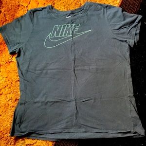 Women’s NIKE top